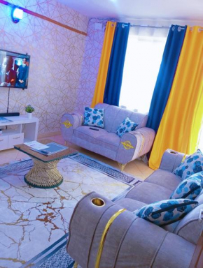 Vee's 2br Apartment, NAKA, Lakeviews